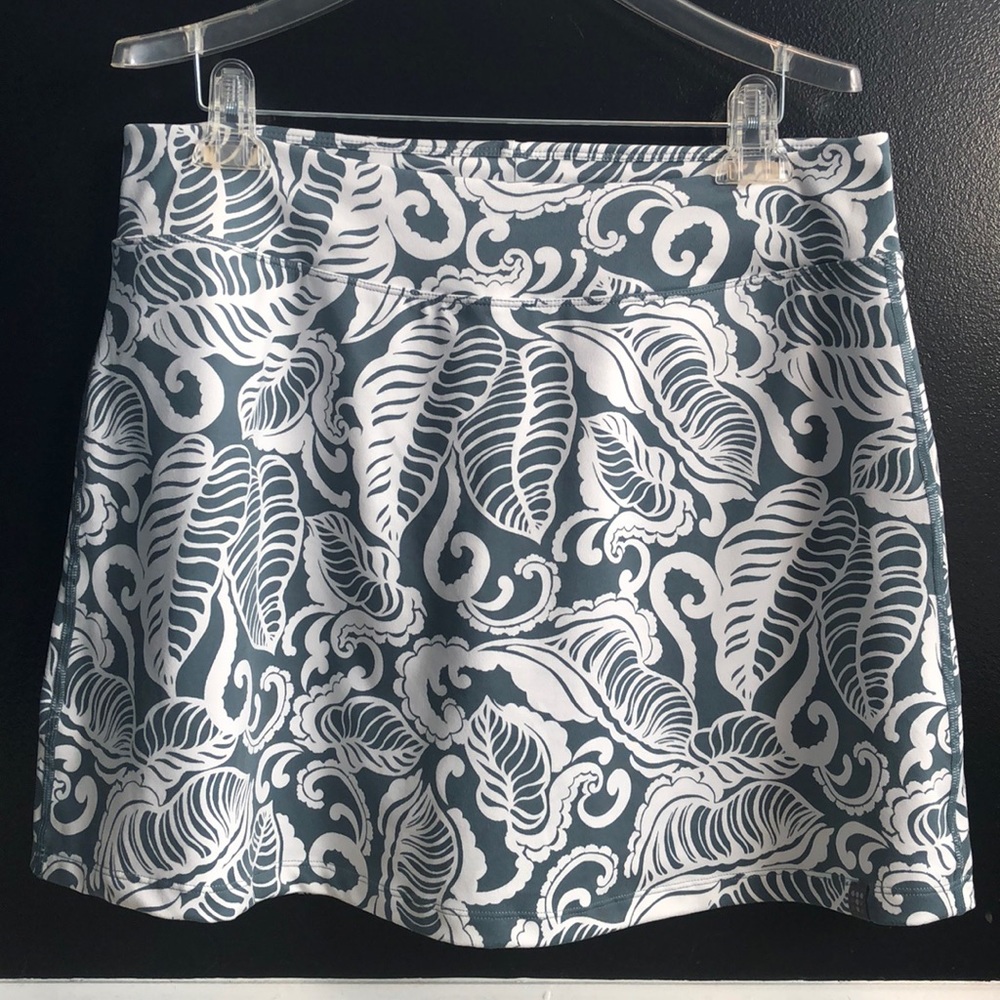 Woman’s Title Nine Skort, L